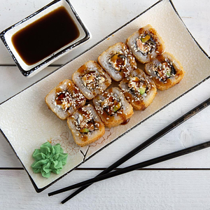 Ролл в темпуре с угрем