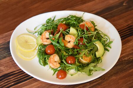 Салат Авокадо с тигровыми креветками