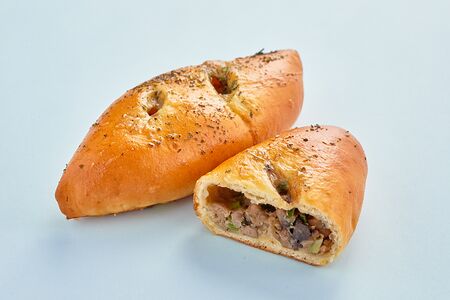 Пирожок Шампиньоны, вешенки, сулугуни