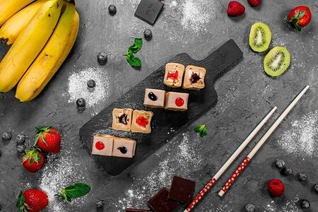 Десертный ролл с яблоком и бананом