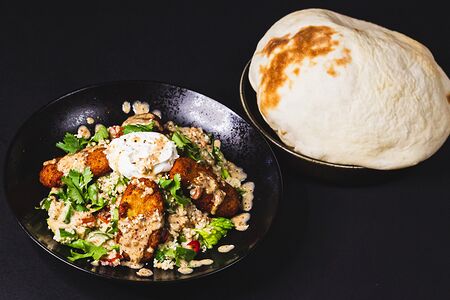 Фалафель с табуле и кунжутным соусом