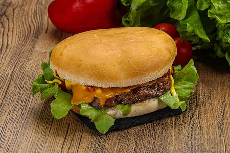 Бургер с мраморной говядиной