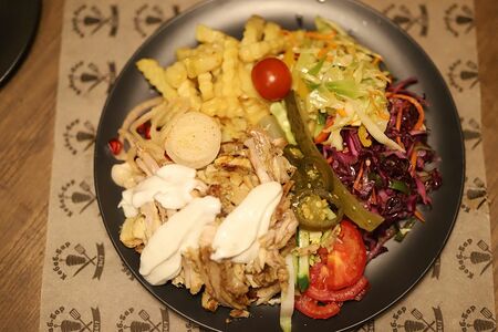 Шаверма на тарелке