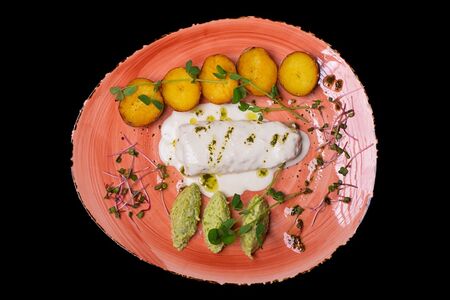 Филе пикши со сливочным соусом