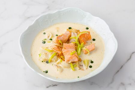Сливочный суп с треской и форелью