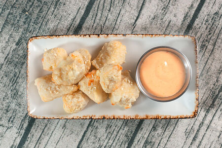 Жареный сыр Сулугуни с соусом