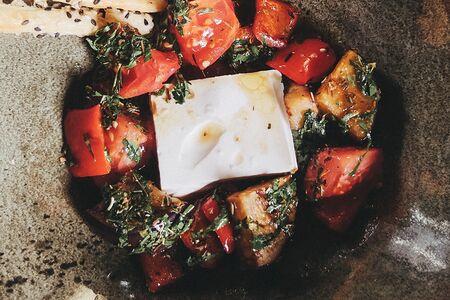 Салат с фетой и тёплыми овощами