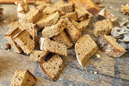 Сухари серые