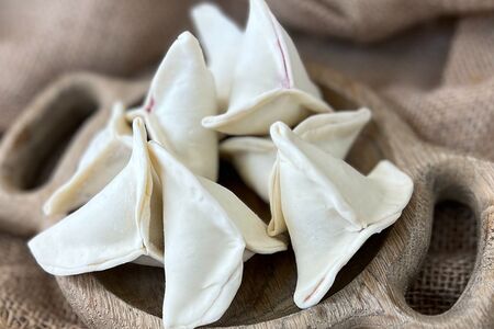 Вареники с яблоком, корицей и вишней