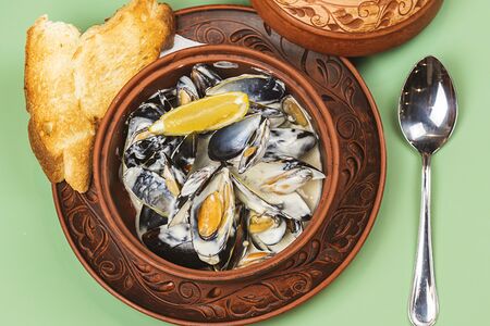 Мидии в соусе дорблю