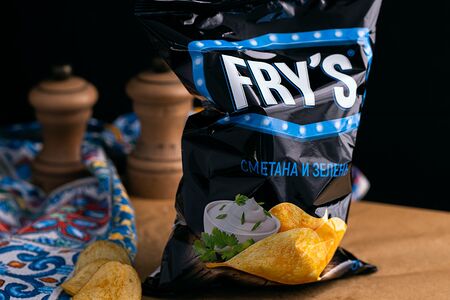Чипсы FryS сметана и зелень