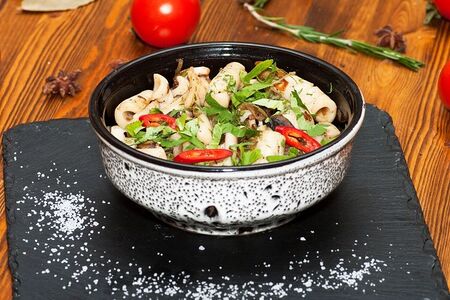 Кальмар жареный с грибами