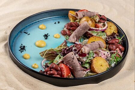 Салат с томленым языком