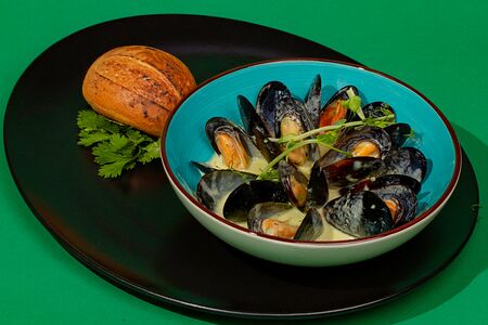 Мидии в сливочном соусе