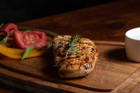 Куриное филе, жаренное на гриле