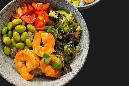 Поке с обжаренной креветкой
