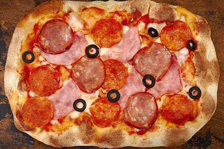 Чоризо, ветчина и пепперони