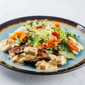 Салат с телятиной гриль