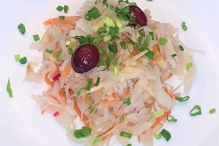 Салат из квашеной капусты