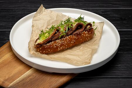 Мини-хот-дог с говяжьей грудинкой