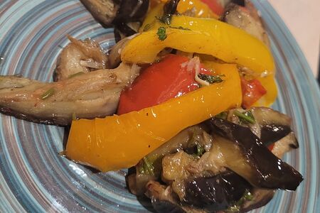 Салат с печеными баклажанами