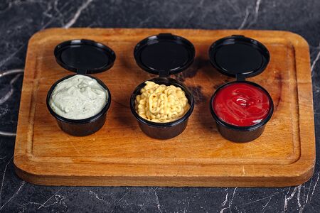 Фирменный соус на выбор