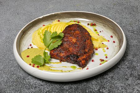 Стейк из цыпленка с картофельным пюре