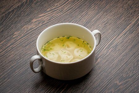 Бульон куриный с пельменями