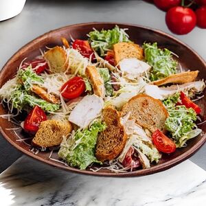 Салат Цезарь с курицей