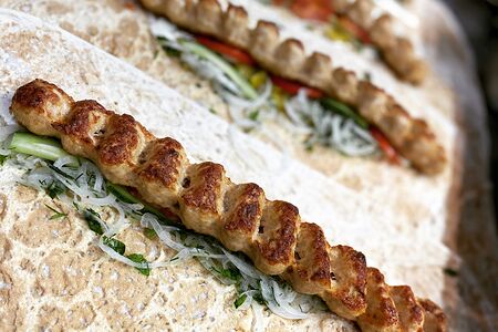 Люля-кебаб из говядины в лаваше