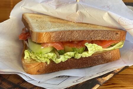 Сэндвич с красной форелью