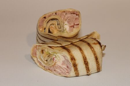 Ролл с ветчиной и сыром