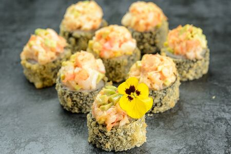 Жареные роллы с шапкой