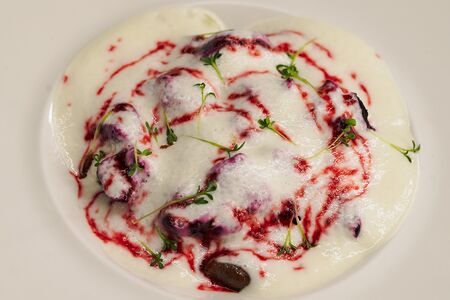 Куриные сердечки с кофейной свеклой