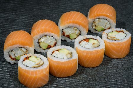 Moon-ролл с угрем