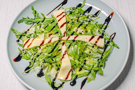 Салат Халуми Рокка