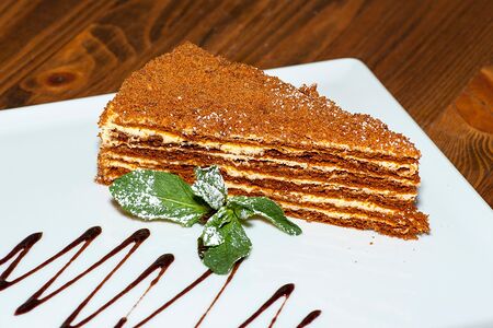 Карамельный медовик