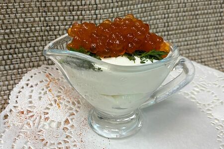 Сливочный соус с красной икрой и укропом