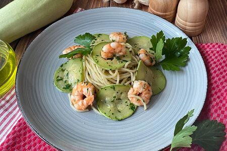 Цукини и тигровые креветки