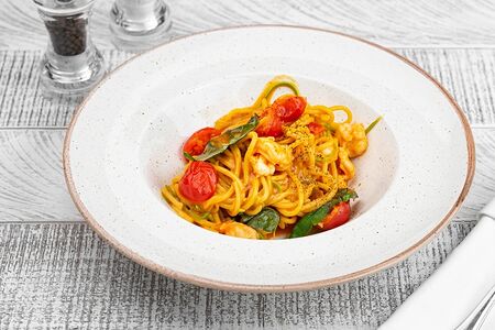 Спагетти с креветками