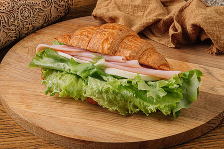 Круассан с ветчиной и сыром