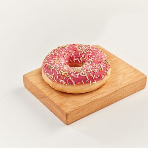 Пончик клубничный