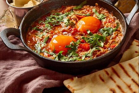 Шакшука с томатами и болгарским перцем