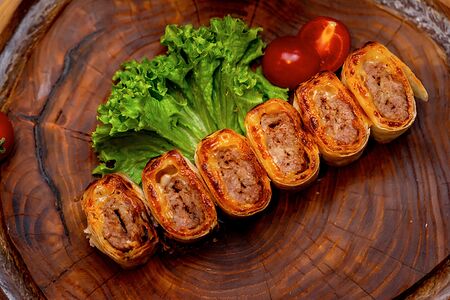 Люля-кебаб из свинины с моцареллой в лаваше