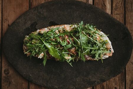 Брускетта с крабом, томатами и васаби