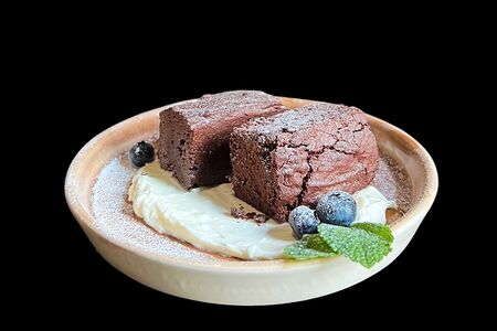 Брауни с карамелью и творожным кремом