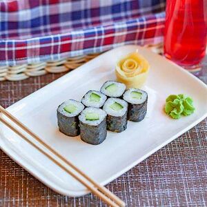 Мини-ролл с огурцом