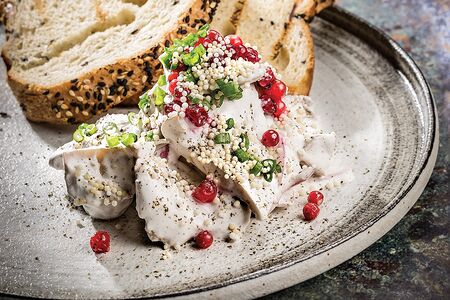 Соленые грузди в сметане