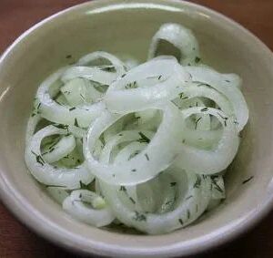 Лук маринованный