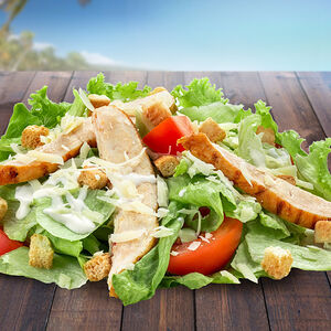 Салат Цезарь с курицей